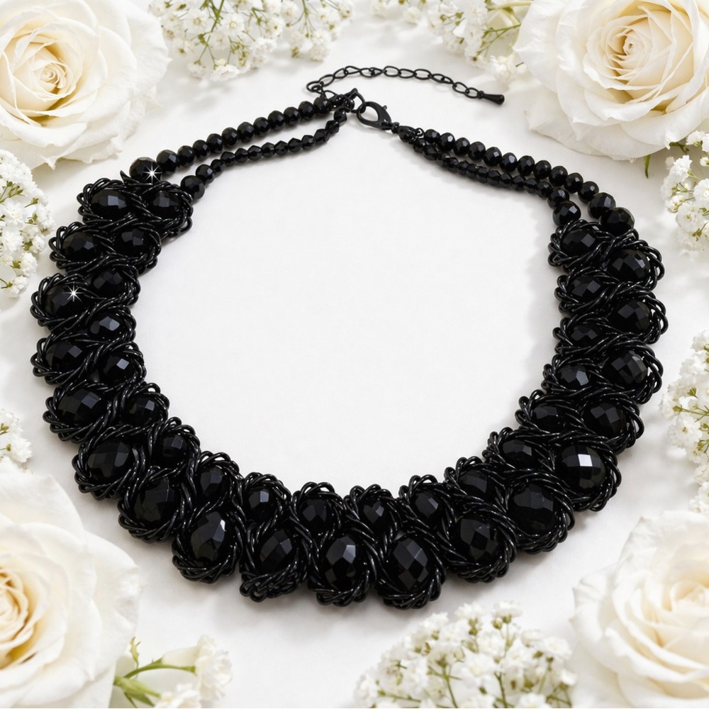 Elegant Black Beaded Necklace - Picture 5 of 8